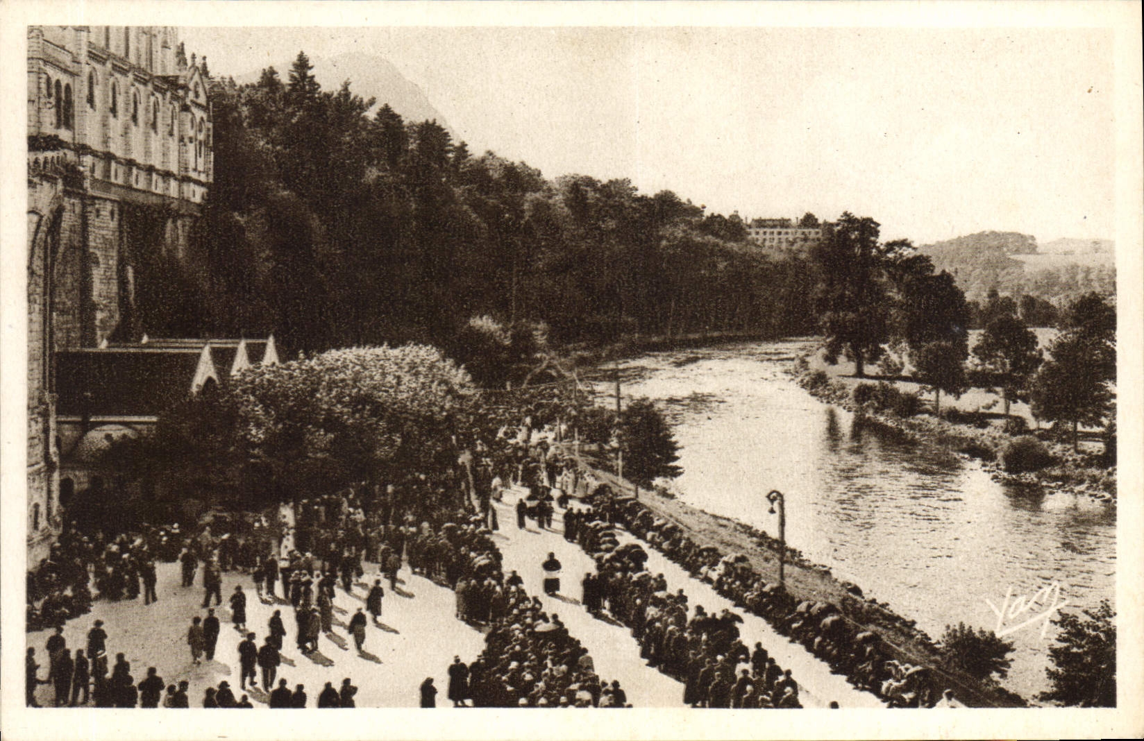 CPA Lourdes la Piscine et le Gave 