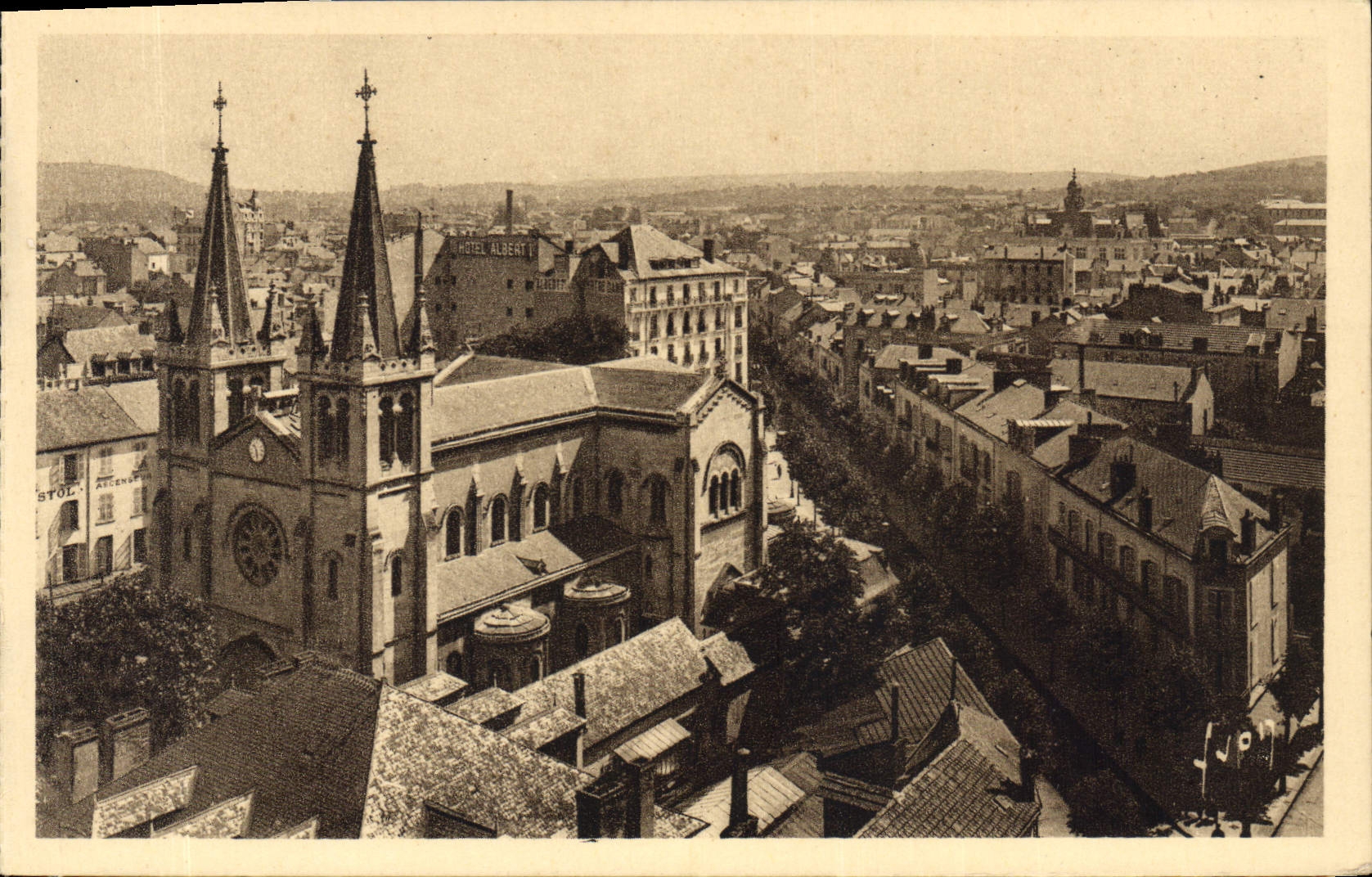CPA Vichy Allier Vue generale et Eglise Saint Louis 