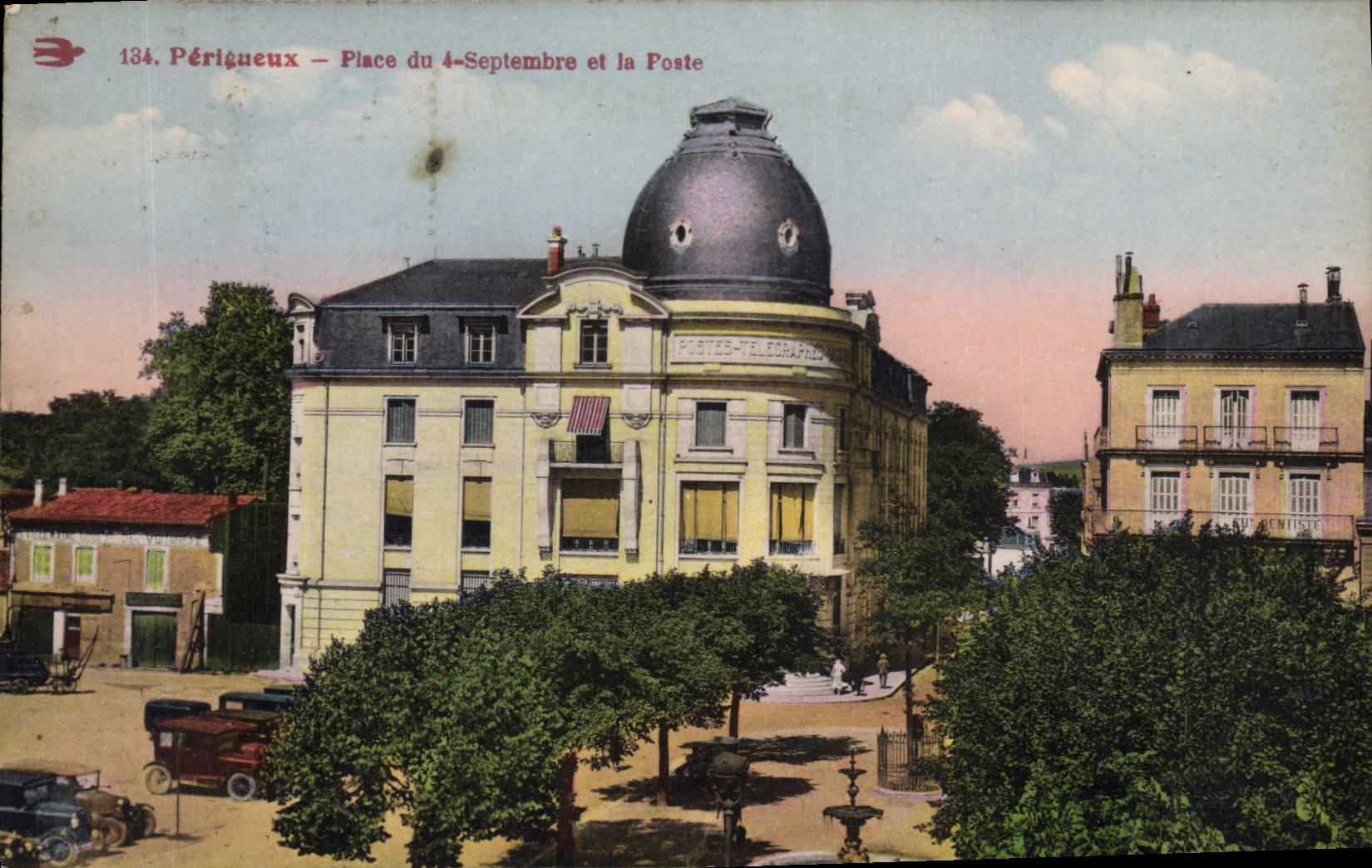 CPA Perigueux place du Quatre septembre et la porte 