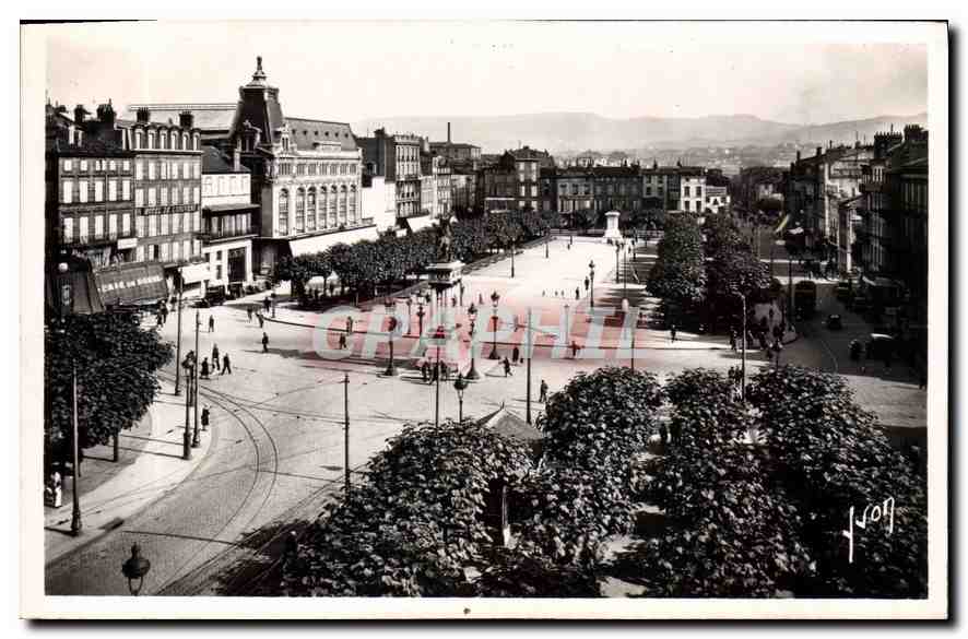 CPA Clermont Ferrand Place de Jaude rue Martel 
