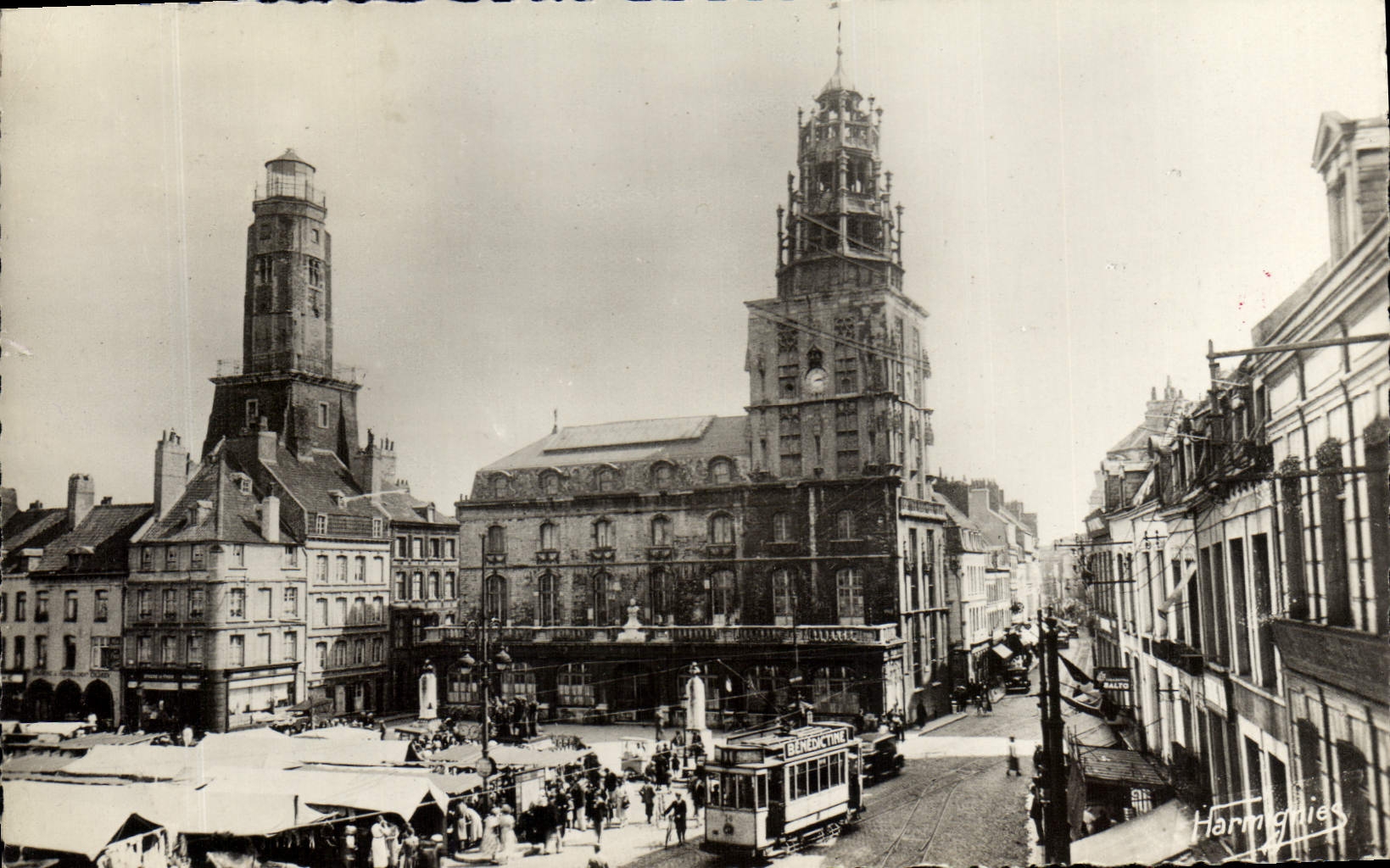 CPA Calais Le Musee La Tour du Guet et la Rue Royale Tramway