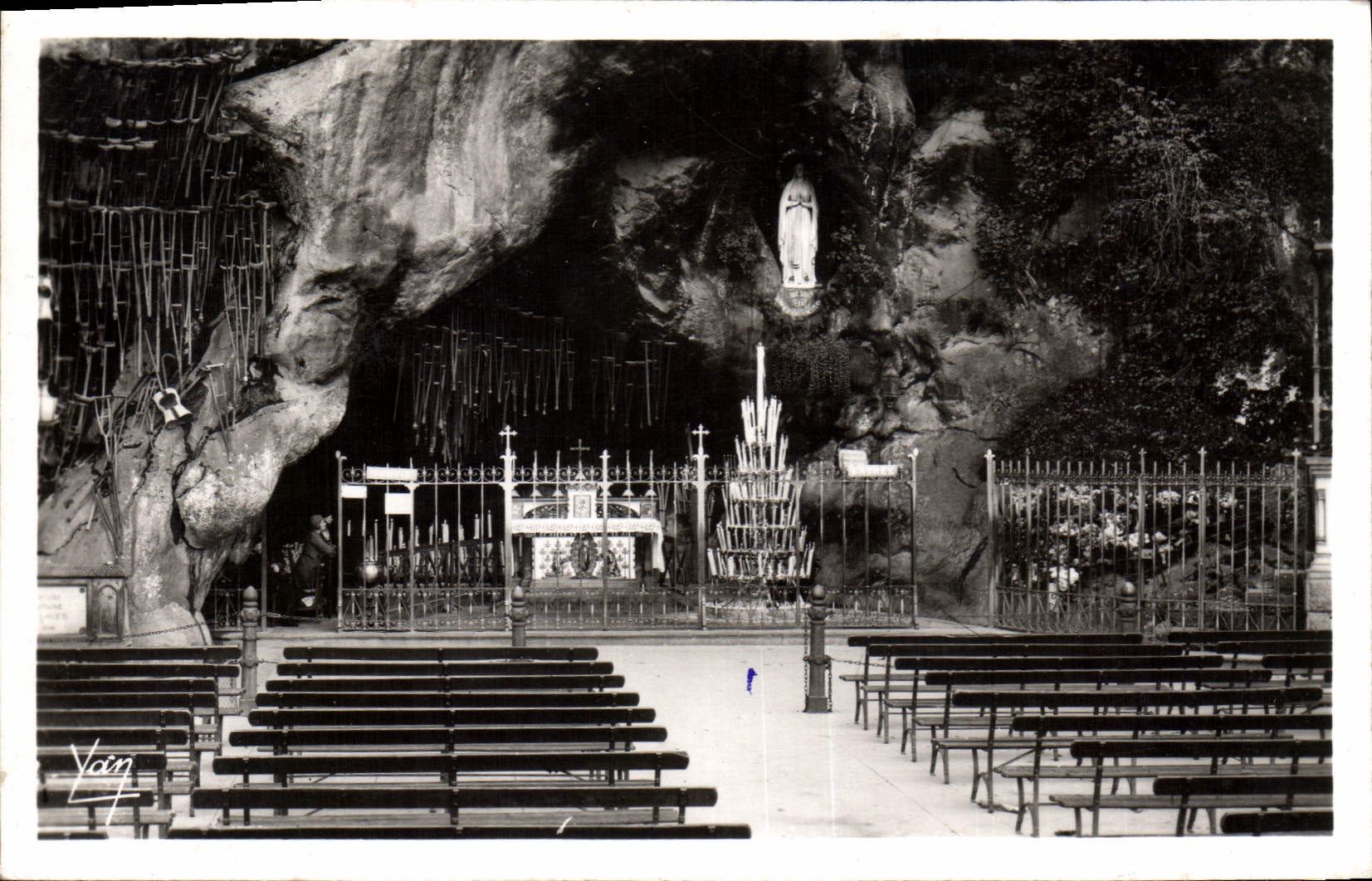 CPA Lourdes La Grotte Miraculeuse 