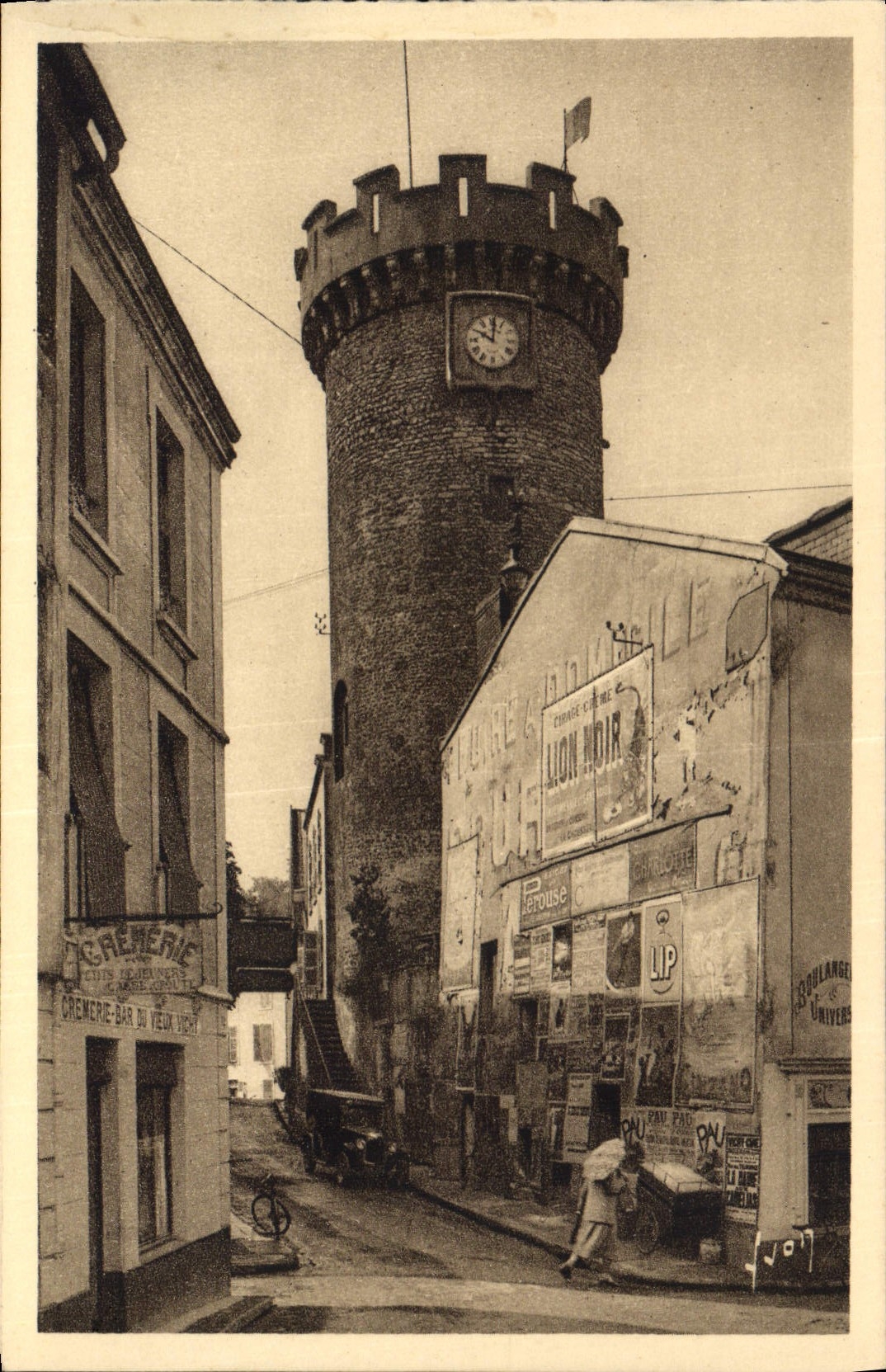 CPA Vichy Allier la Tour de l'Horloge 
