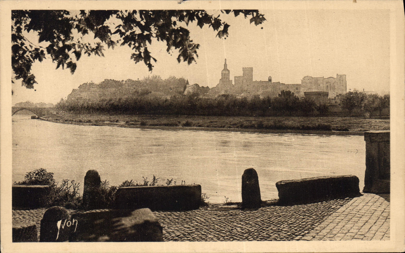 Avignon — Le Rhône et le Château des Papes — Édition d'Art YVON