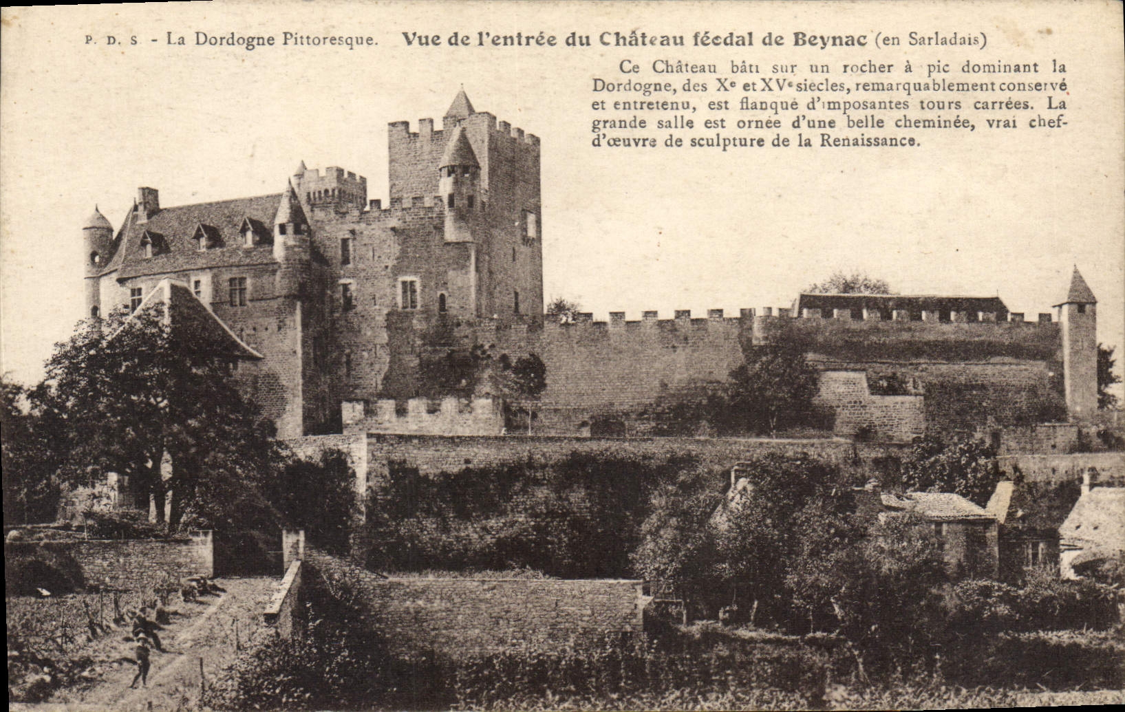 Château féodal de Beynac — Vue de l'entrée — Phot. P. Dautun & Sarlat