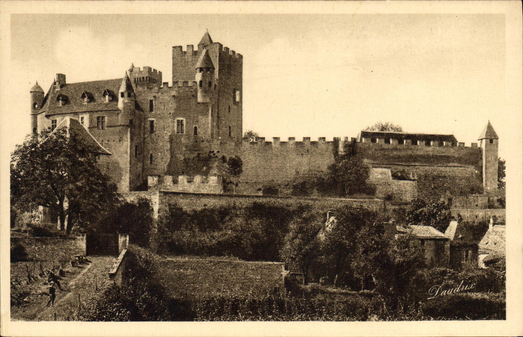 Château de Beynac — Vue de l'Entrée — Éditeur Piot & Raudin, Sarlat