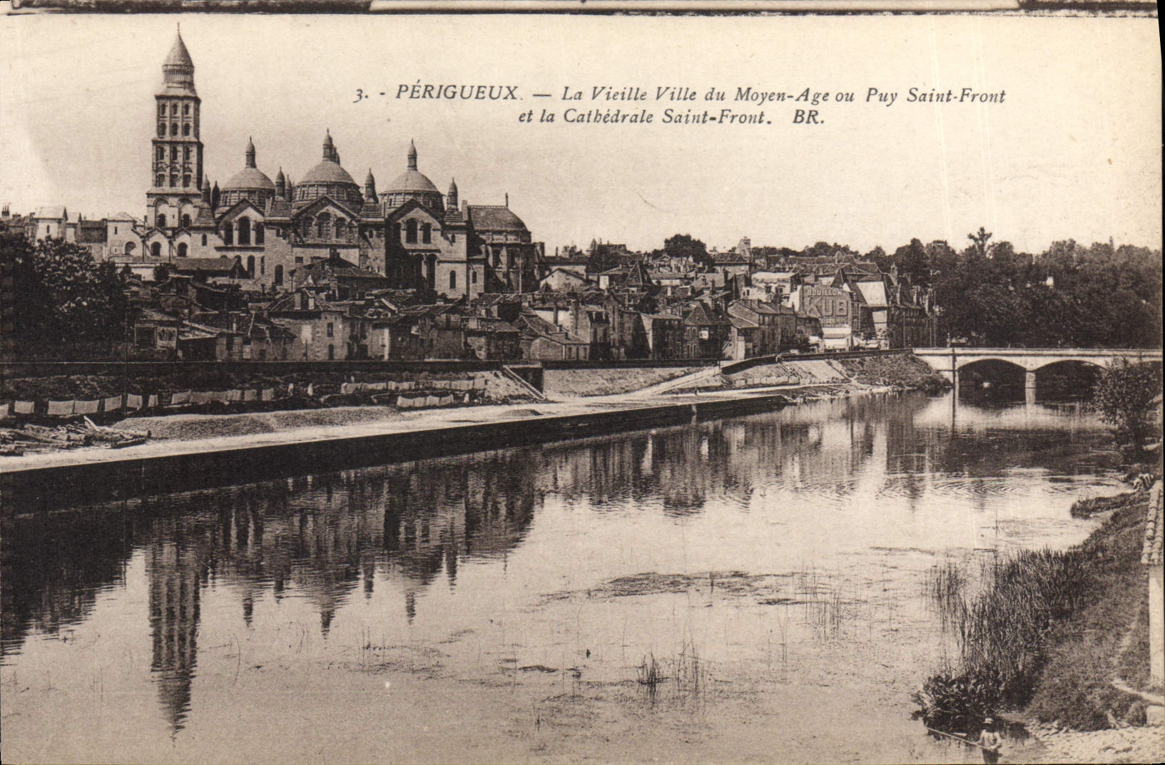 Périgueux — The Medieval Old Town or Puy Saint-Front and Saint-Front Cathedral — BR.