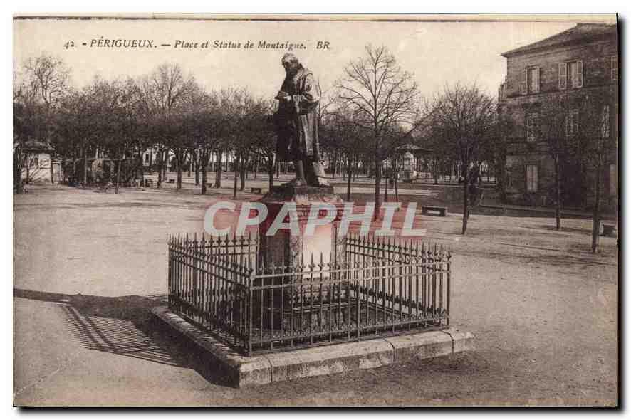 CPA Perigueux Place et Statue de Montaigne 