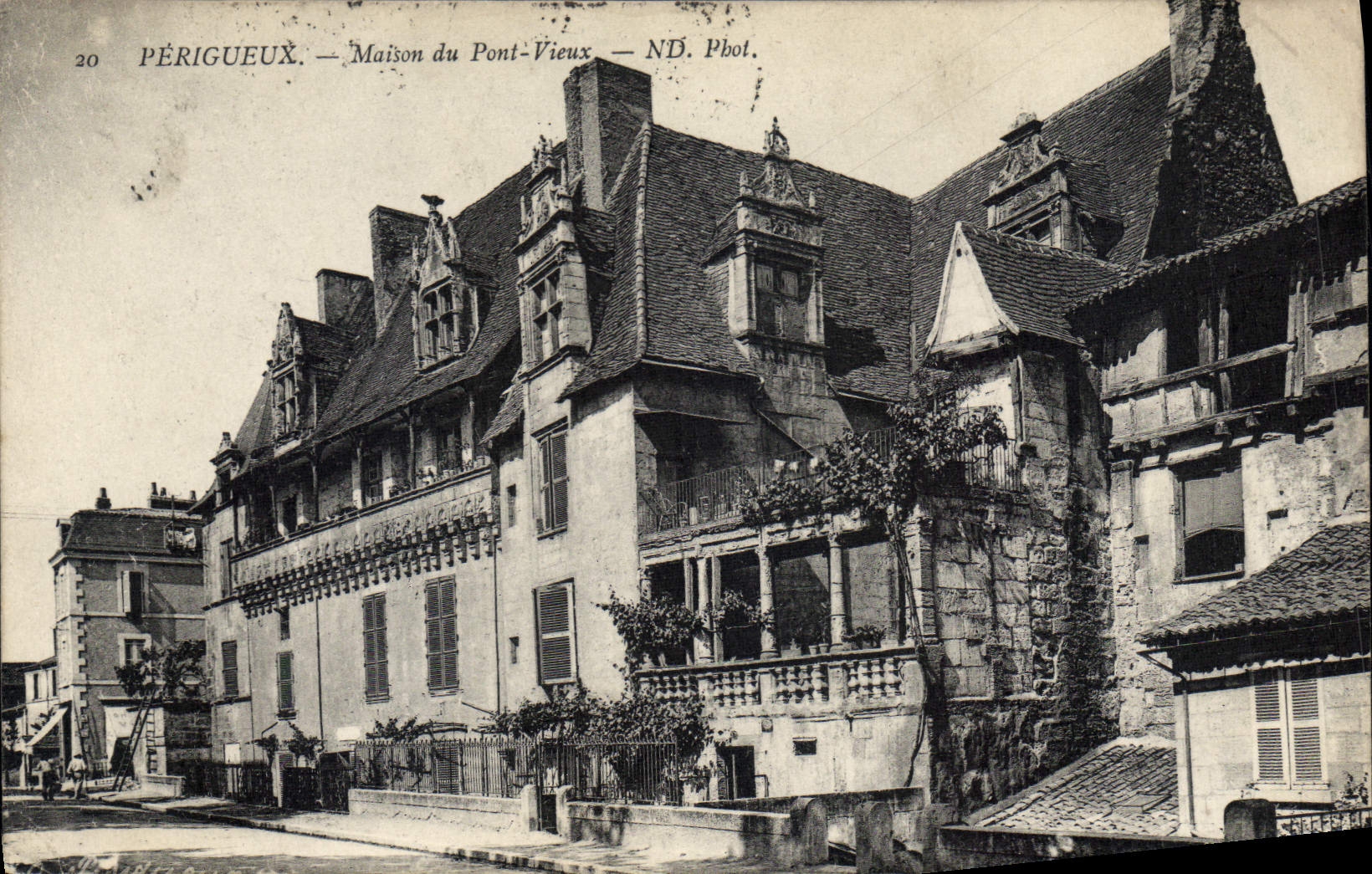 Périgueux — House of the Old Bridge — ND. Pbot.