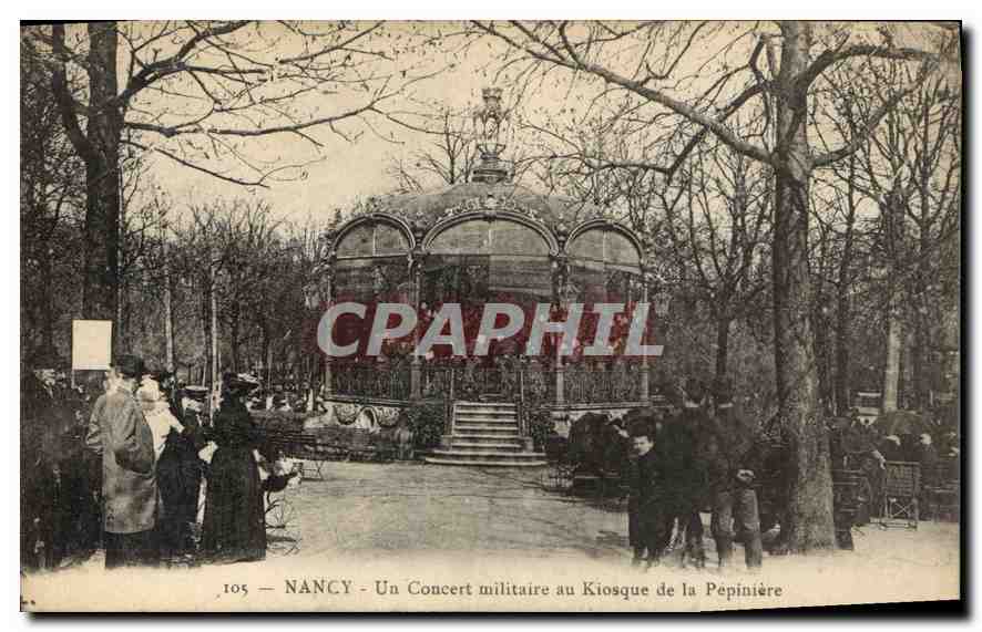 CPA Nancy Un Concert militaire au Kiosque de la Pepiniere Militaria 