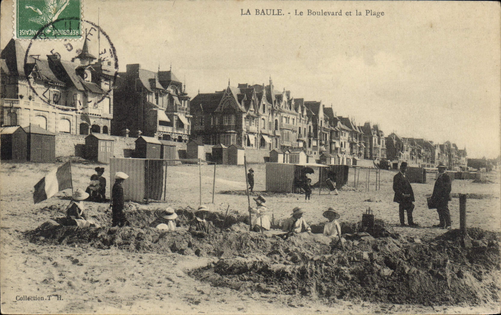 CPA La Baule Le Boulevard et la Plage 