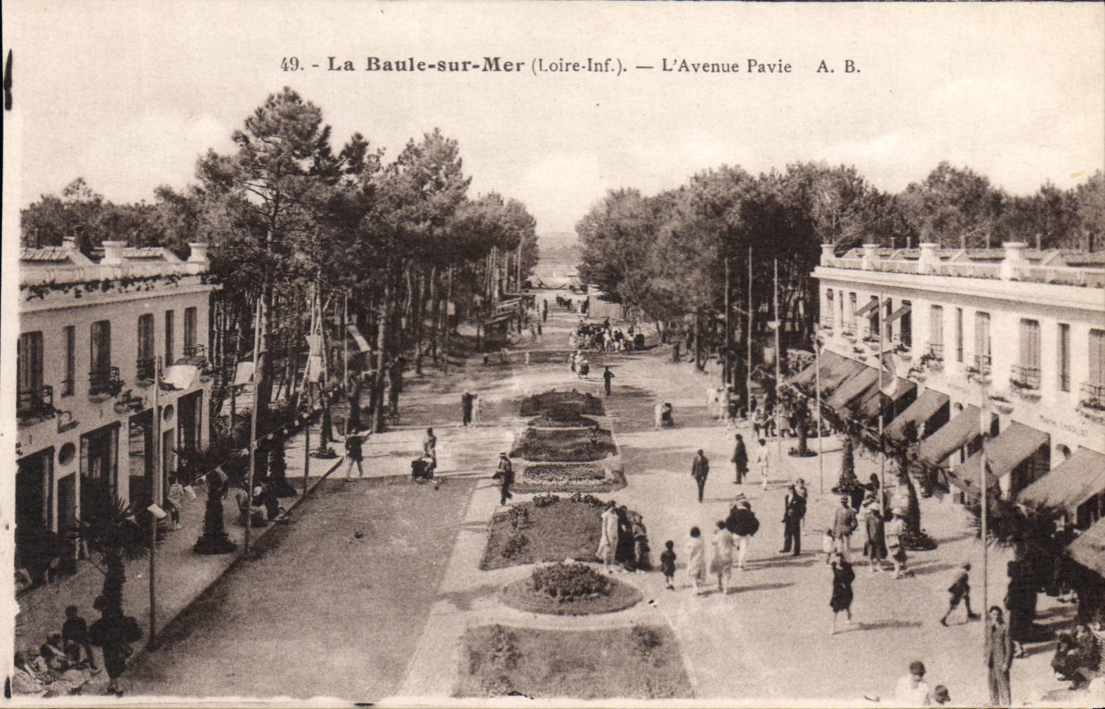 CPA La Baule sur Mer Loire Inf L'Avenue Pavie 