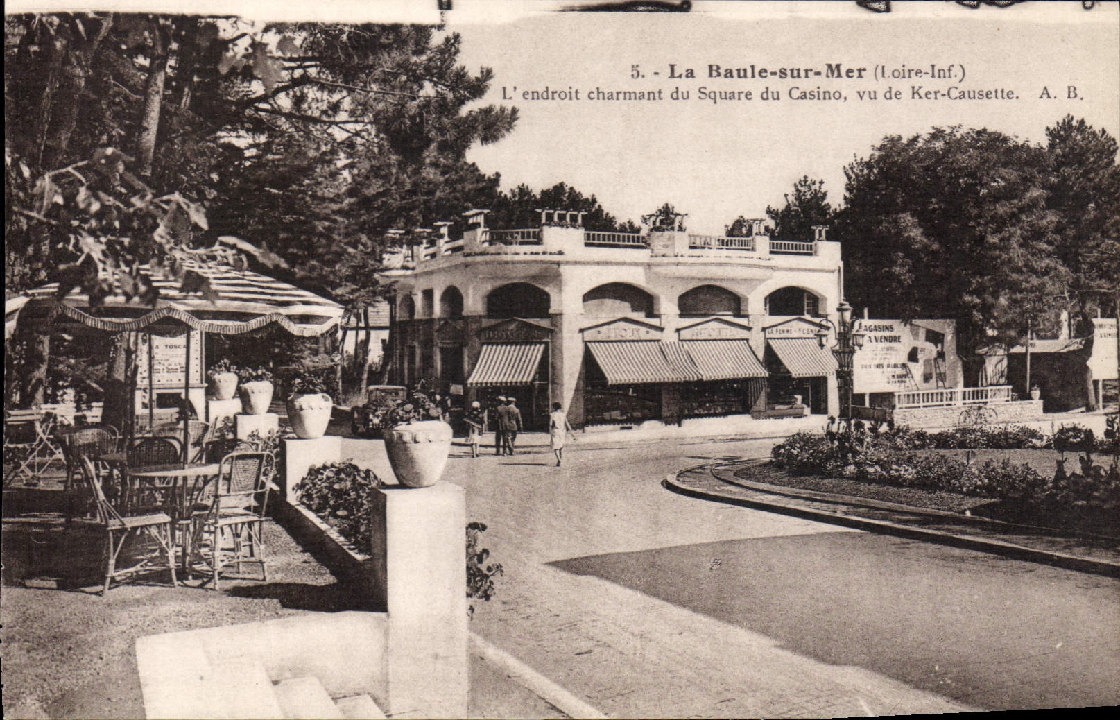 CPA La Baule sur Mer Loire Inf L'endroit charmant du Square du Casino 