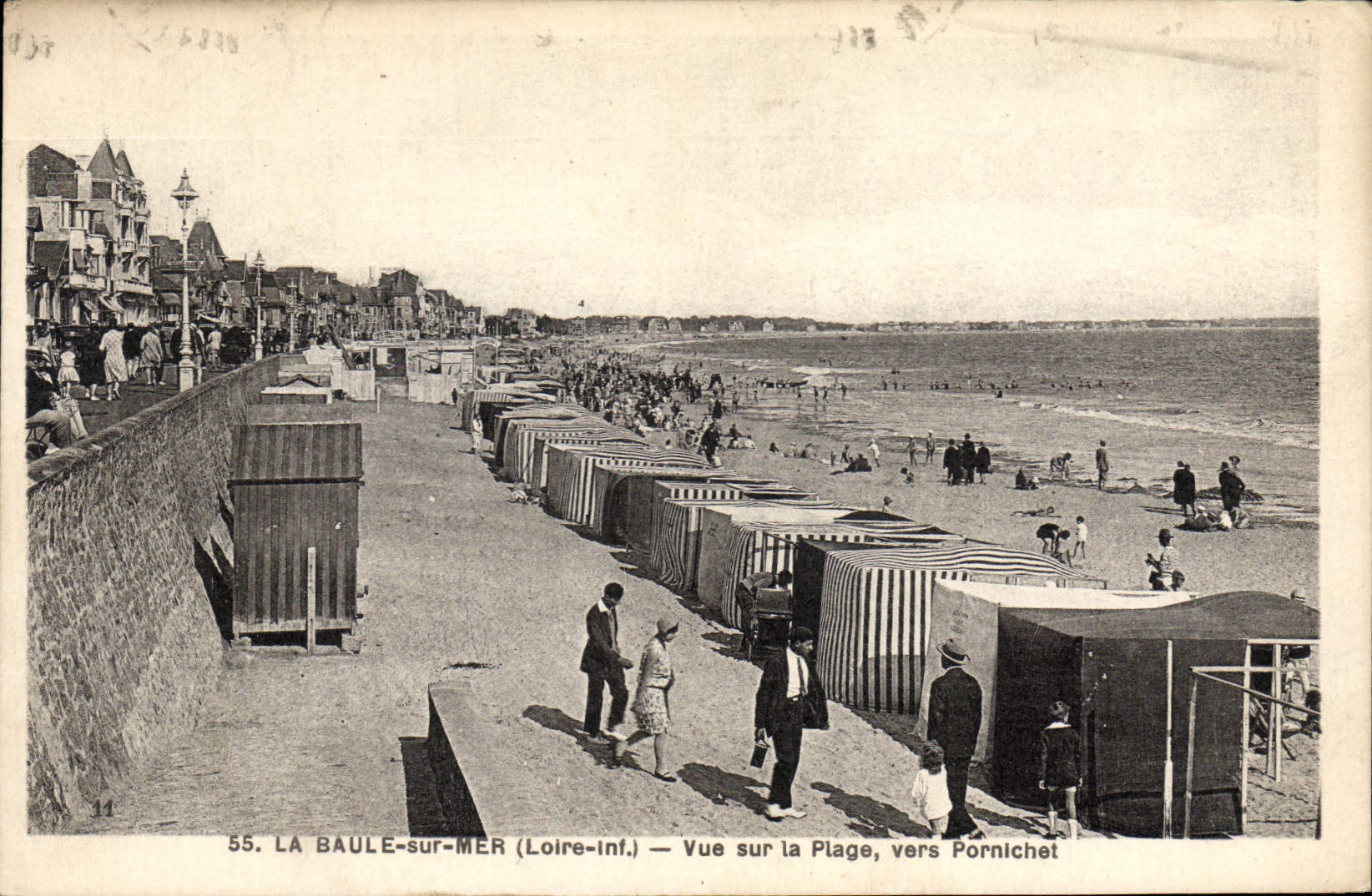 CPA La Baule sur Mer Loire Inf Vue sur la Plage vers Pornichet 