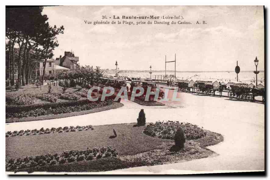CPA La Baule sur Mer Loire Inf Vue generale de la Plage prise du Dancing du Casino 