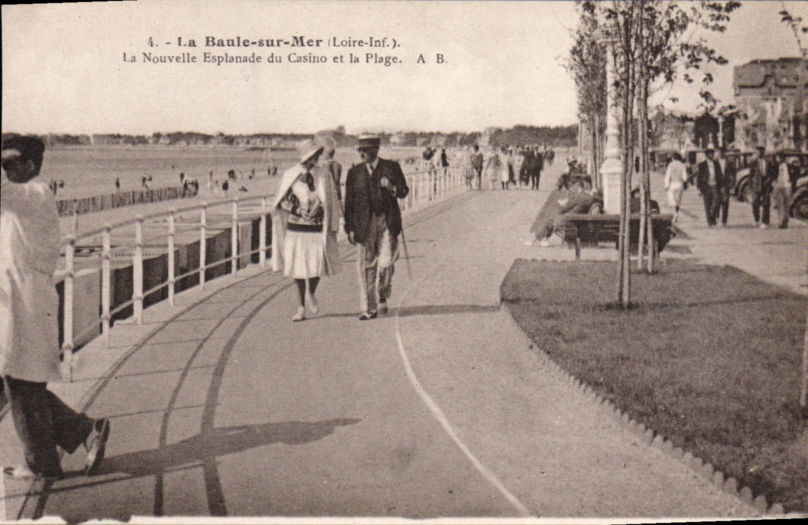 CPA La Baule sur Mer Loire Inf La Nouvelle Esplanade du Casino et la Plage 