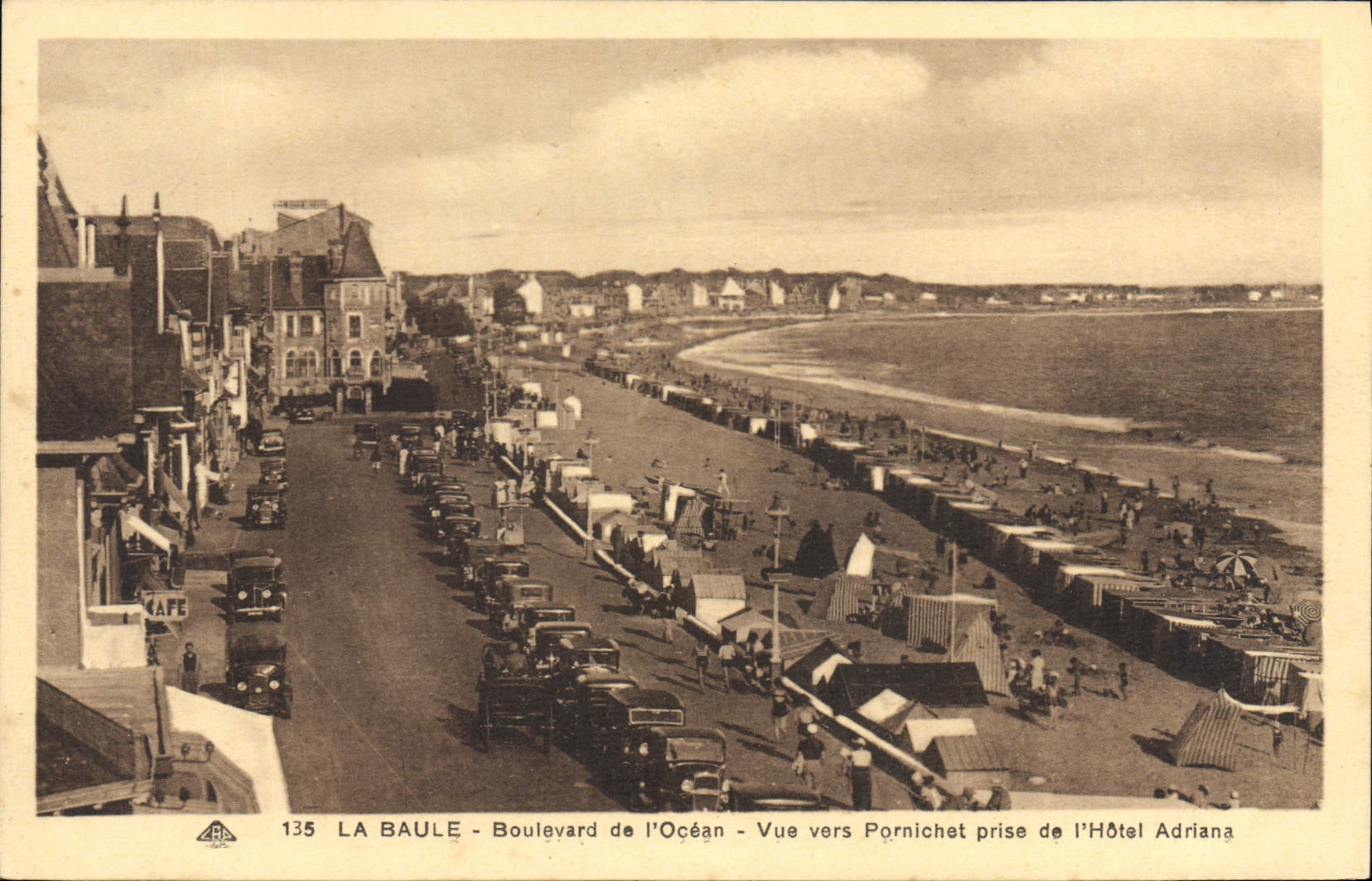 CPA La Baule Boulevard de l'Ocean Vue vers Pornichet prise de l'Hotel Adriana 