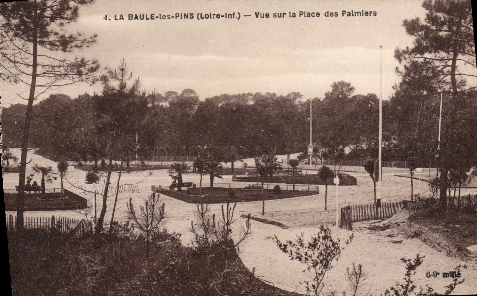CPA La Baule sur Mer Loire Inf Vue sur la Place des Palmiers 