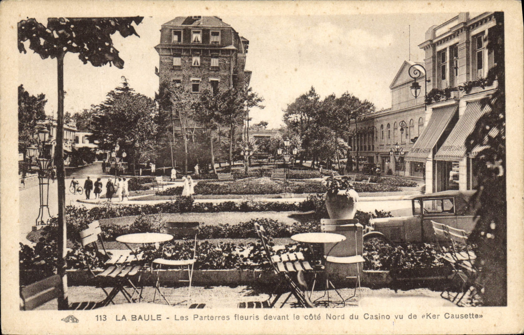 CPA La Baule Las Parterres fleuris devant le cote Nord du Casino vu de Ker Causette
