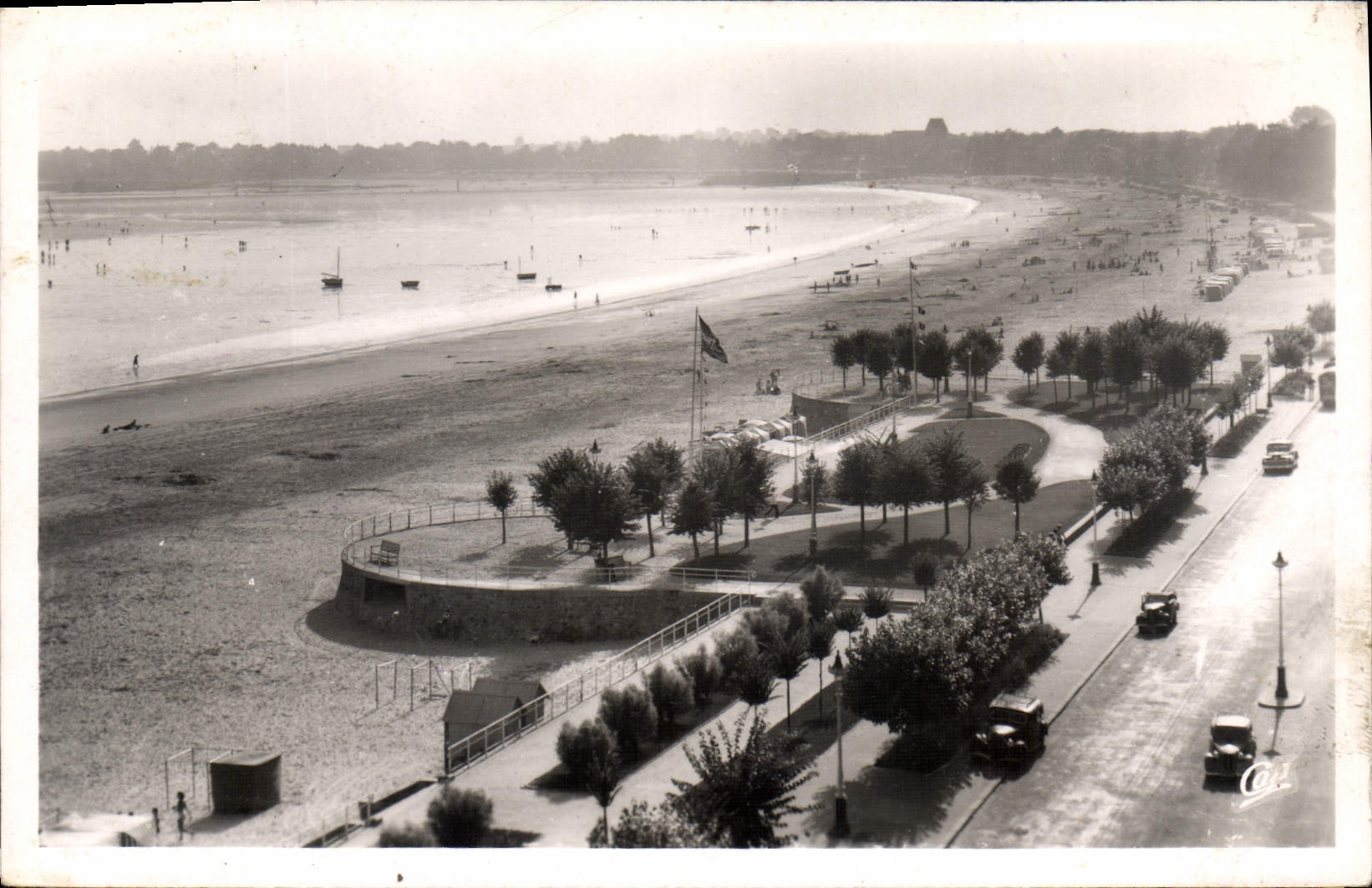 CPM La Baule La Plage privee de l'Hermitage Hotel et les Jardins 