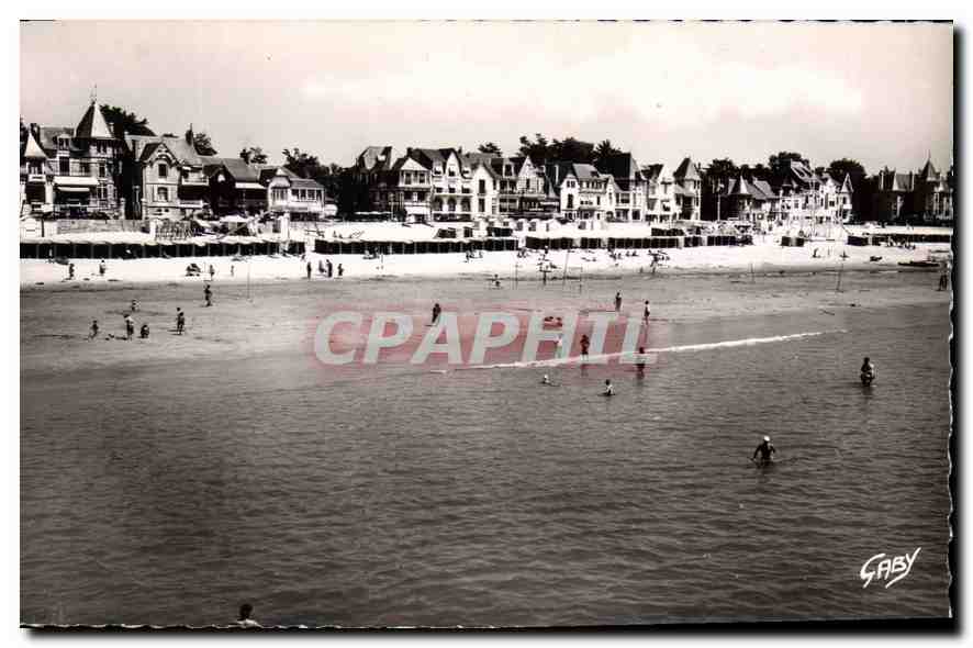 CPM La Baule La Plage au Boulevard Darlu 