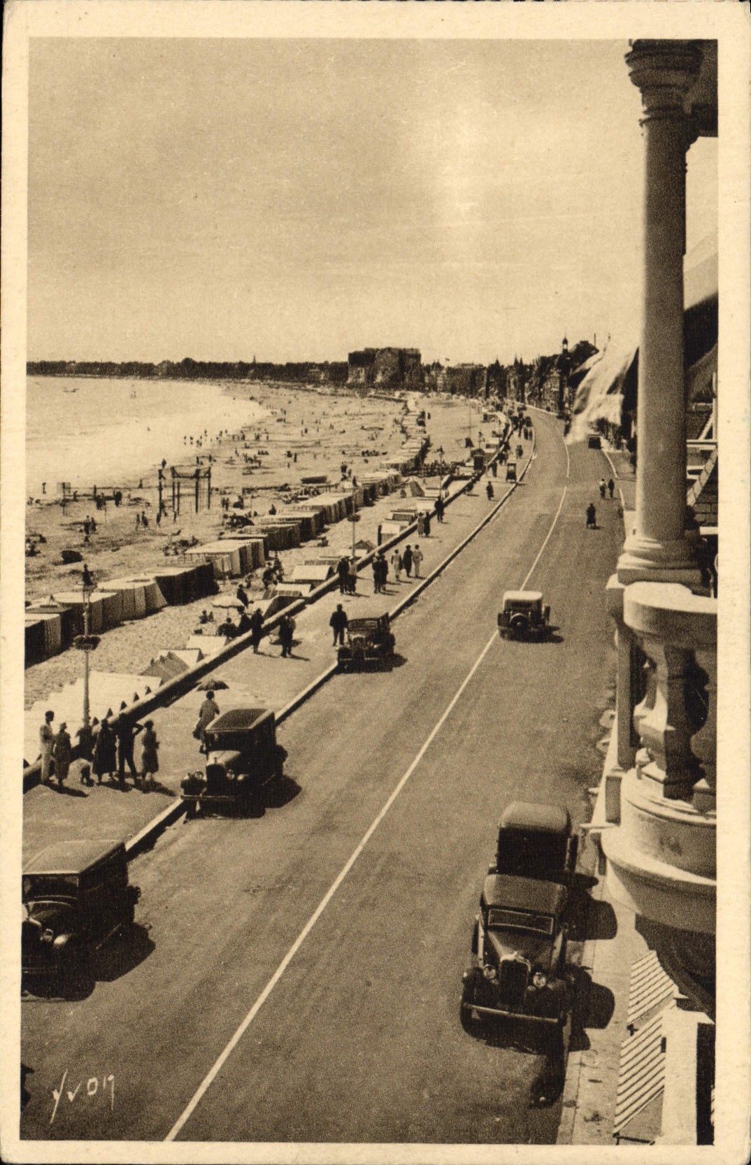 CPA La Baule sur Mer Loire Inf Vers le Pouliguen In plage et les boulevards 