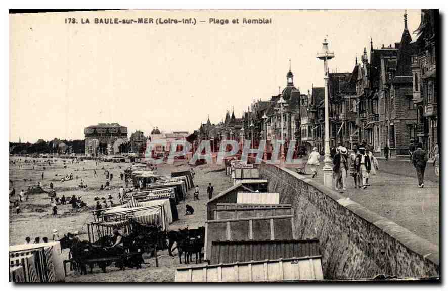 CPA La Baule sur Mer Loire Inf Plage et Remblai