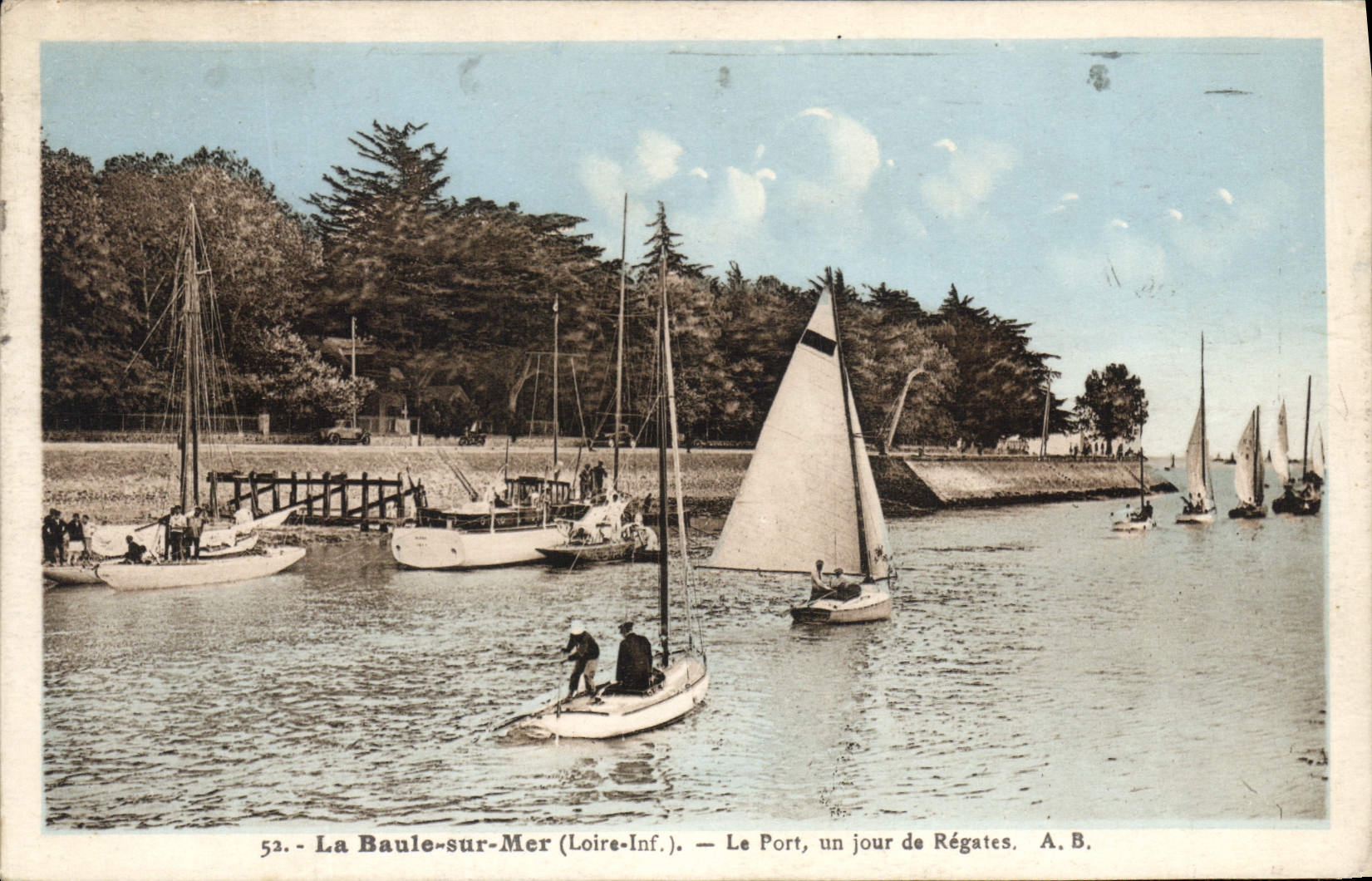 CPA La Baule sur Mer Loire Inf Le Port  un joir de Regates 