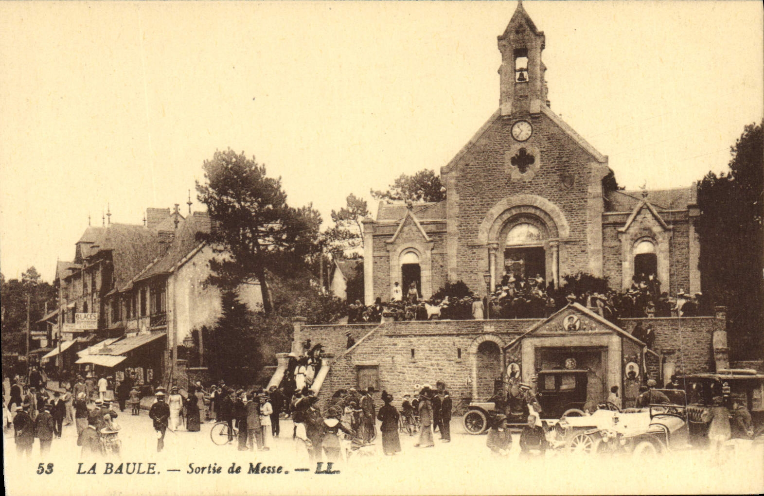 La Baule — Sortie de Messe — LL