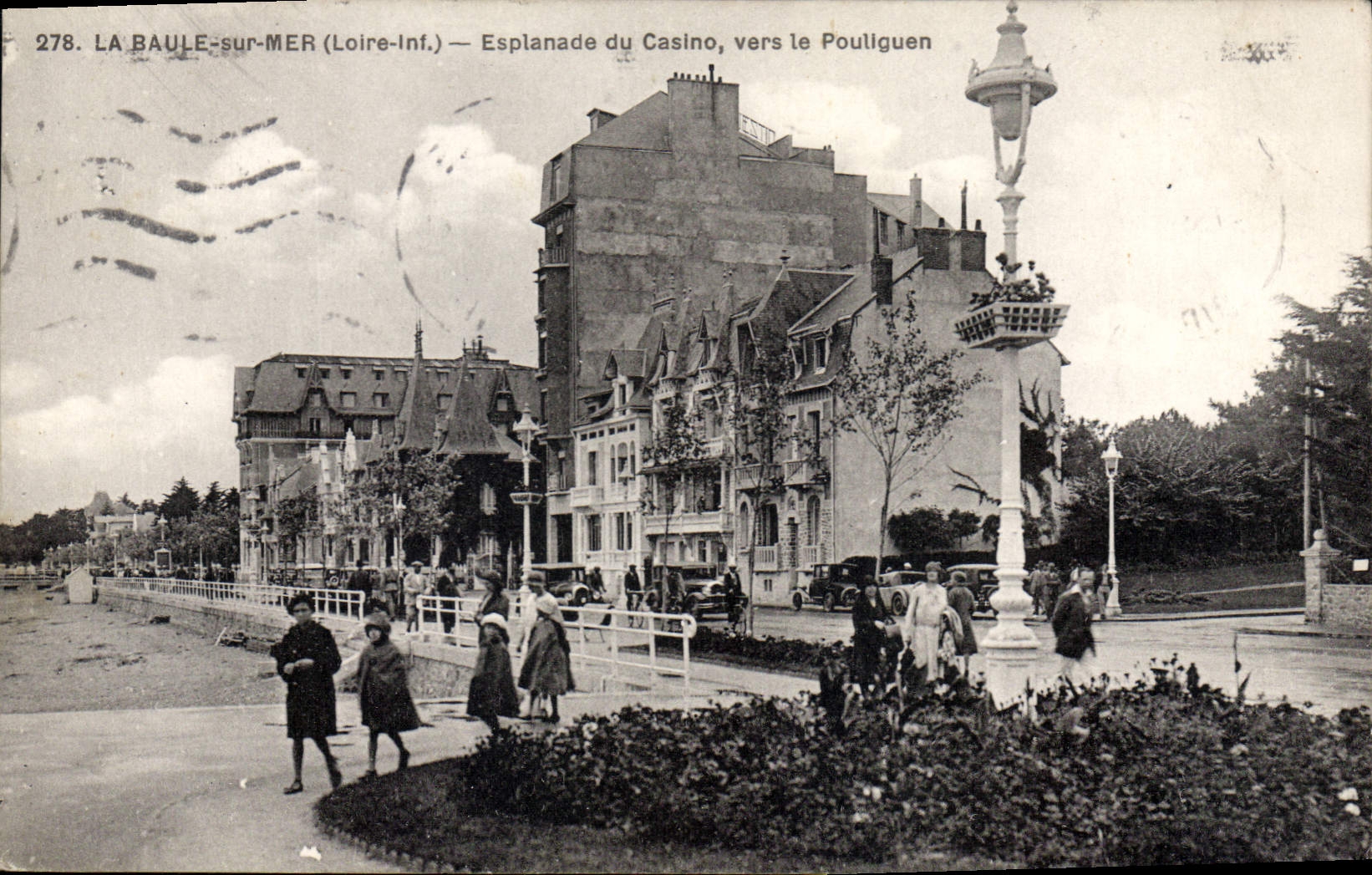 CPA La Baule sur Mer Loire Inf Esplanade du Casino vers le Pouligen 