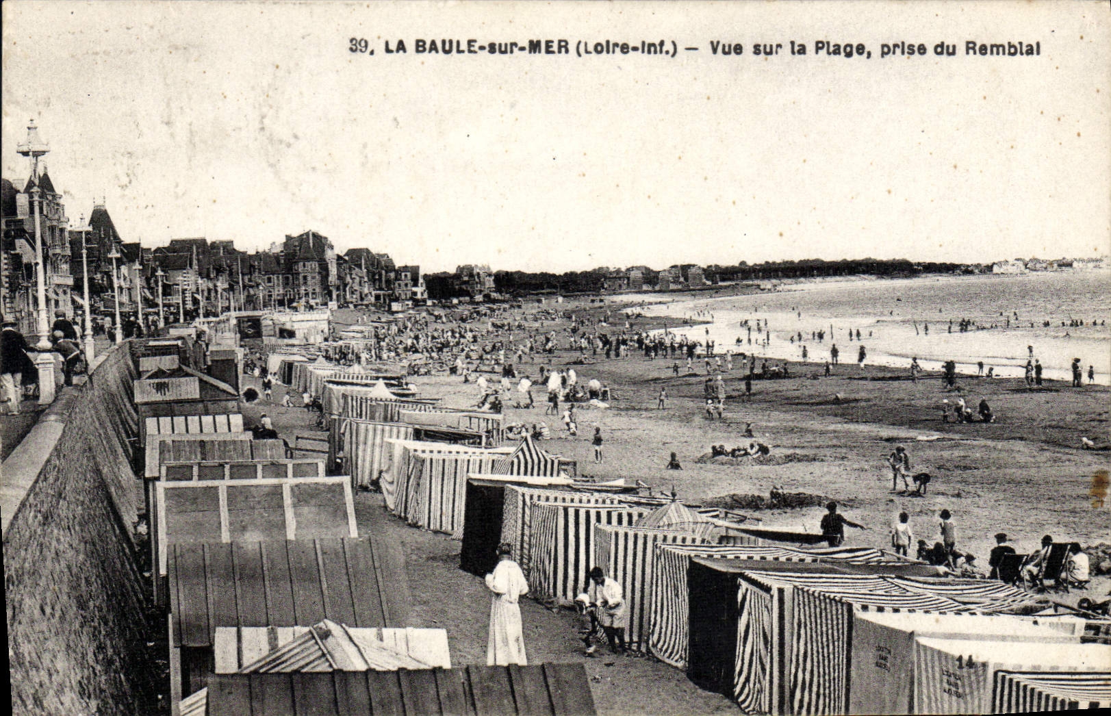 CPA La Baule sur Mer Vue sur la Plage prise du Remblal 