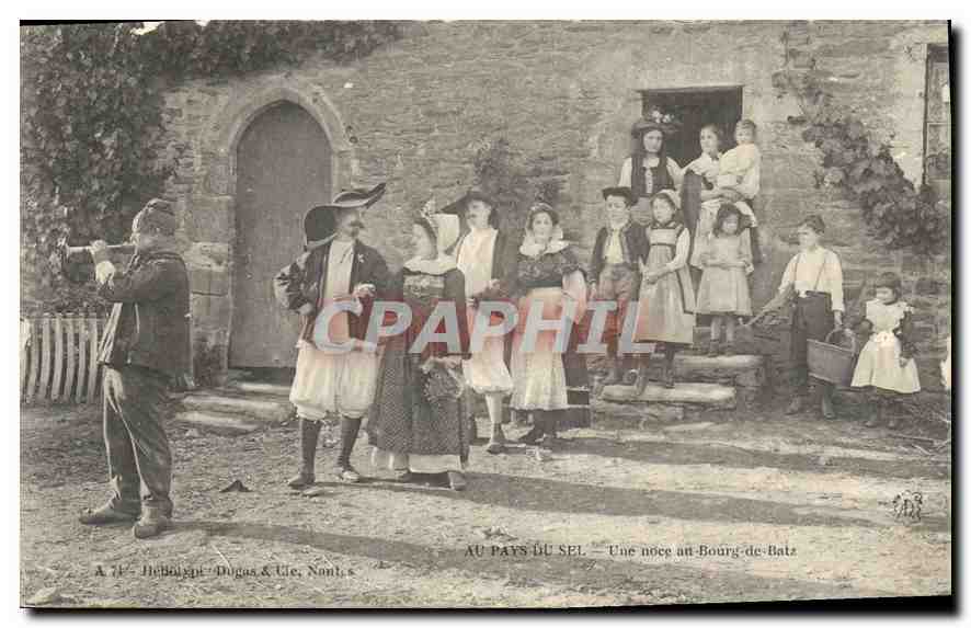 CPA Au pays du sel Une noce au Bourg de Batz Mariage Folklore