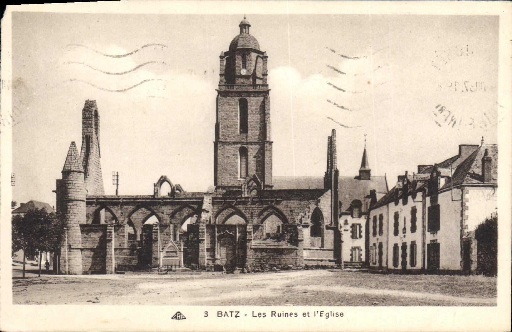 CPA Batz Les Ruines et l'Eglise 