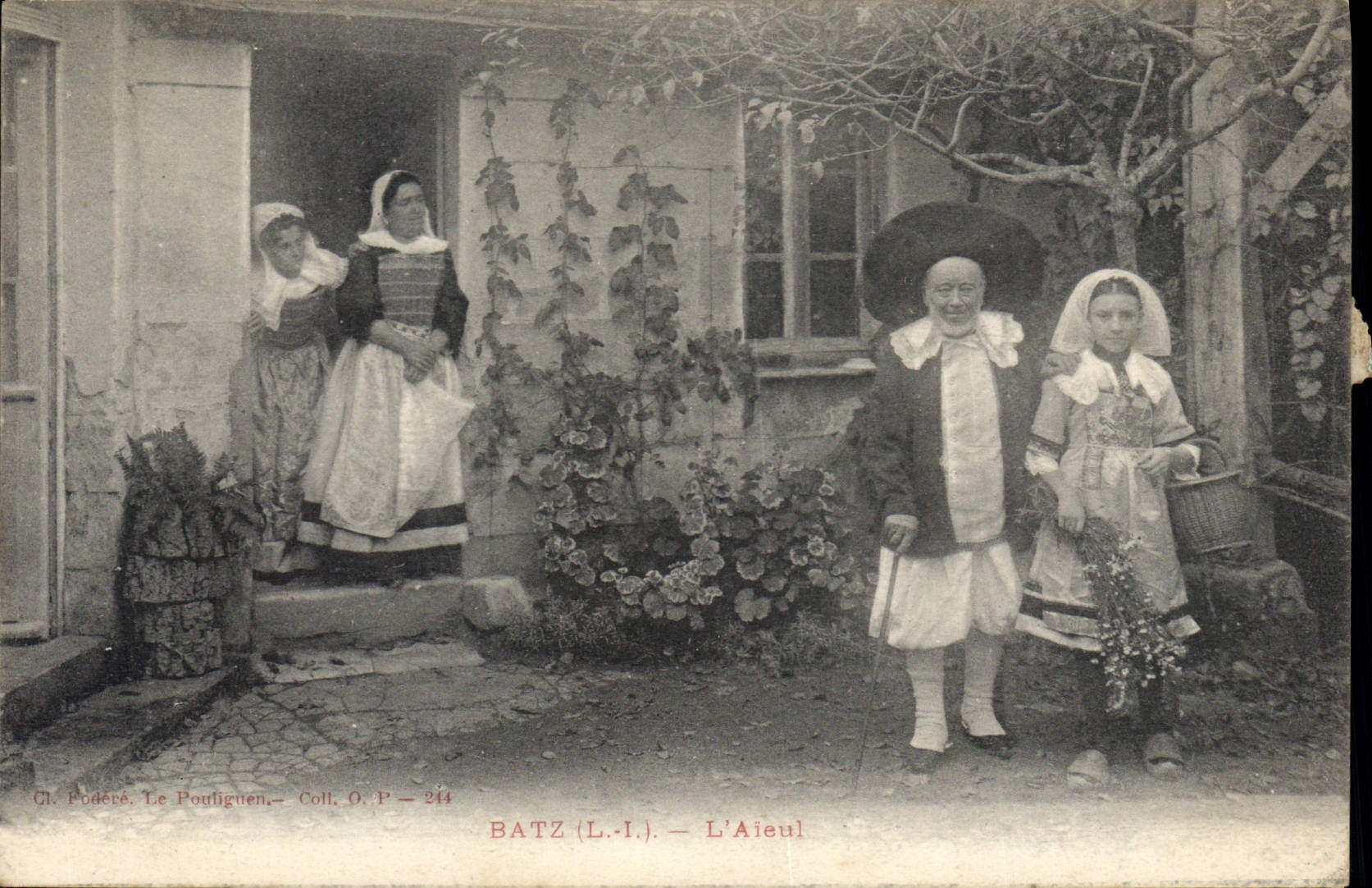CPA Batz L'Aieul Folklore