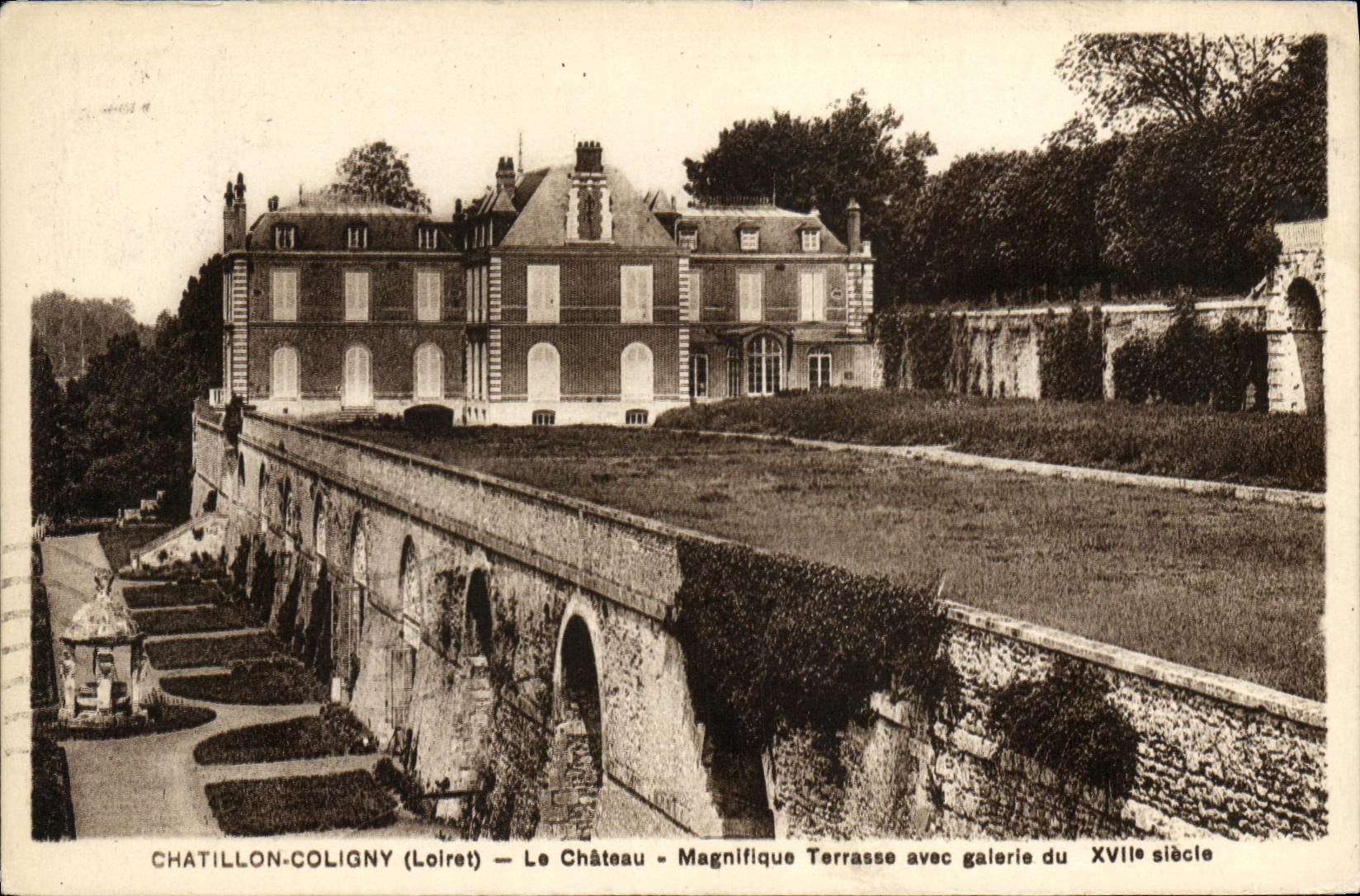 CPA Chatillon Coligny Le Chateau Magnifique Terrasse avec galerie du XVII siecle 
