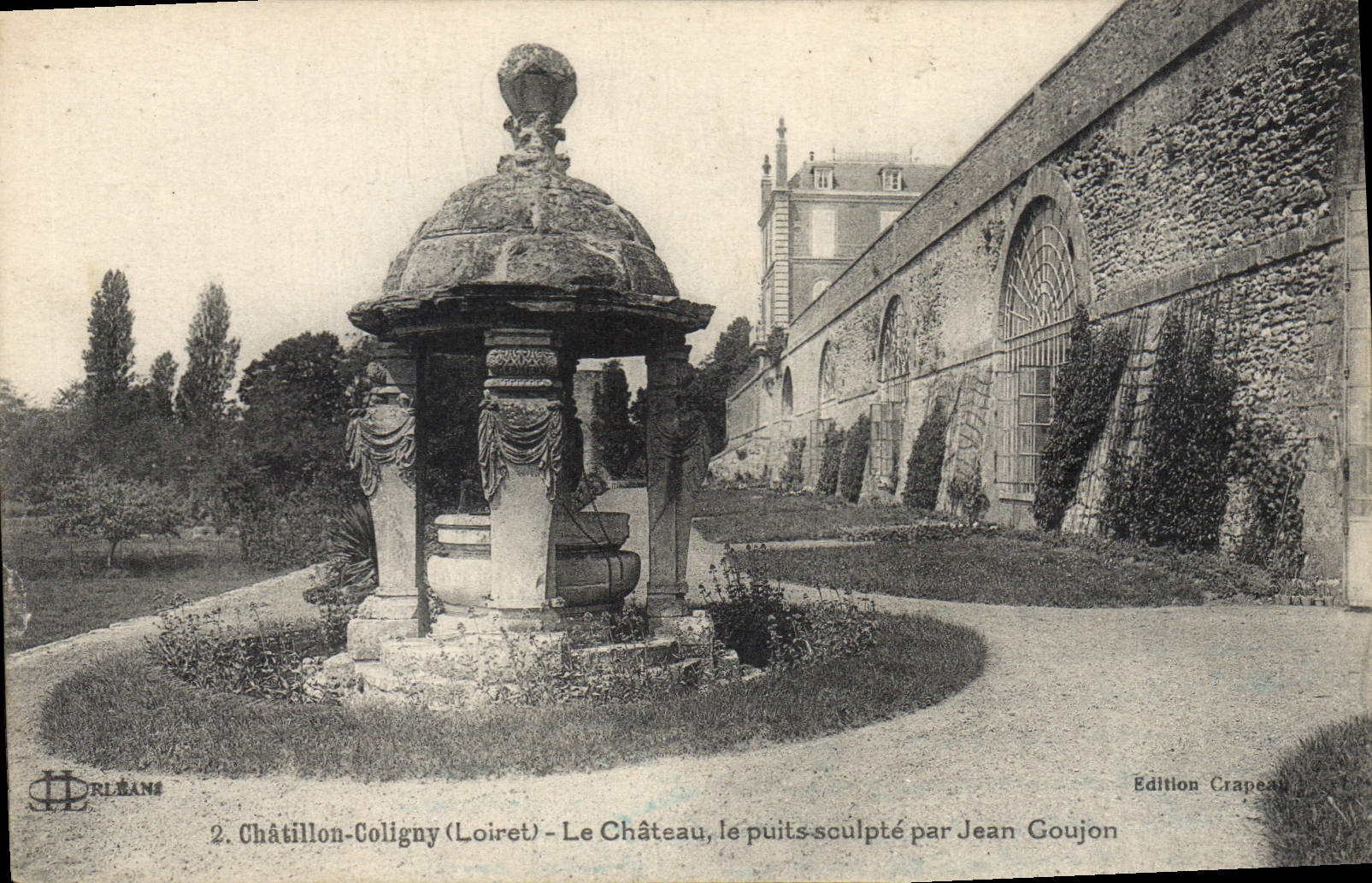 CPA Chatillon Coligny Loiret Le Chateau le puits sculpte par Jean Goujon 