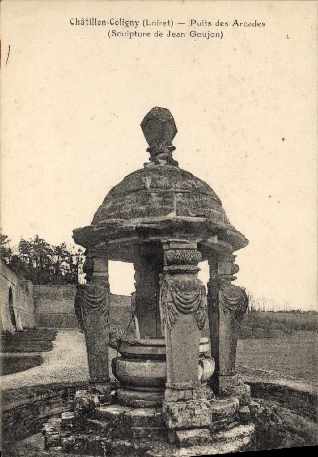Châtillon-Coligny (Loiret) — Puits des Arcades (Sculpture de Jean Goujon)