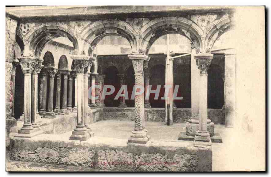 Cour intérieure de l'abbaye Sainte-Marie de Fontevraud — éditeur anonyme, n° de série non visible