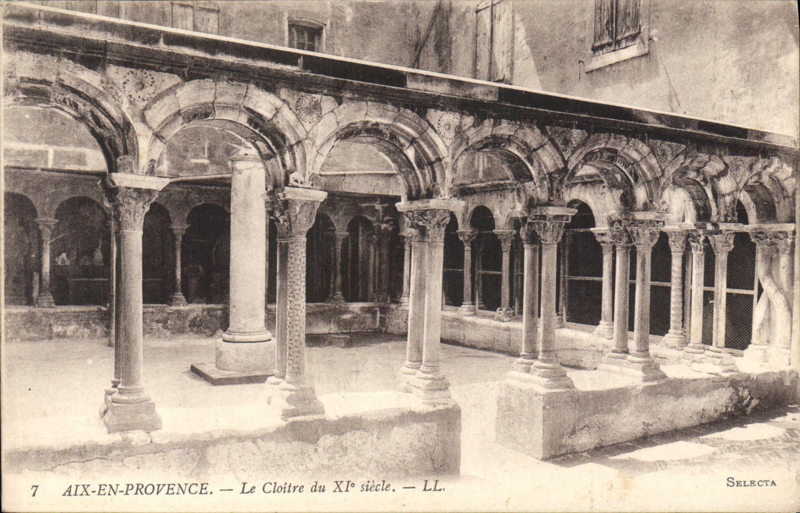 Aix-en-Provence — The Cloister of the 11th Century — Selecta