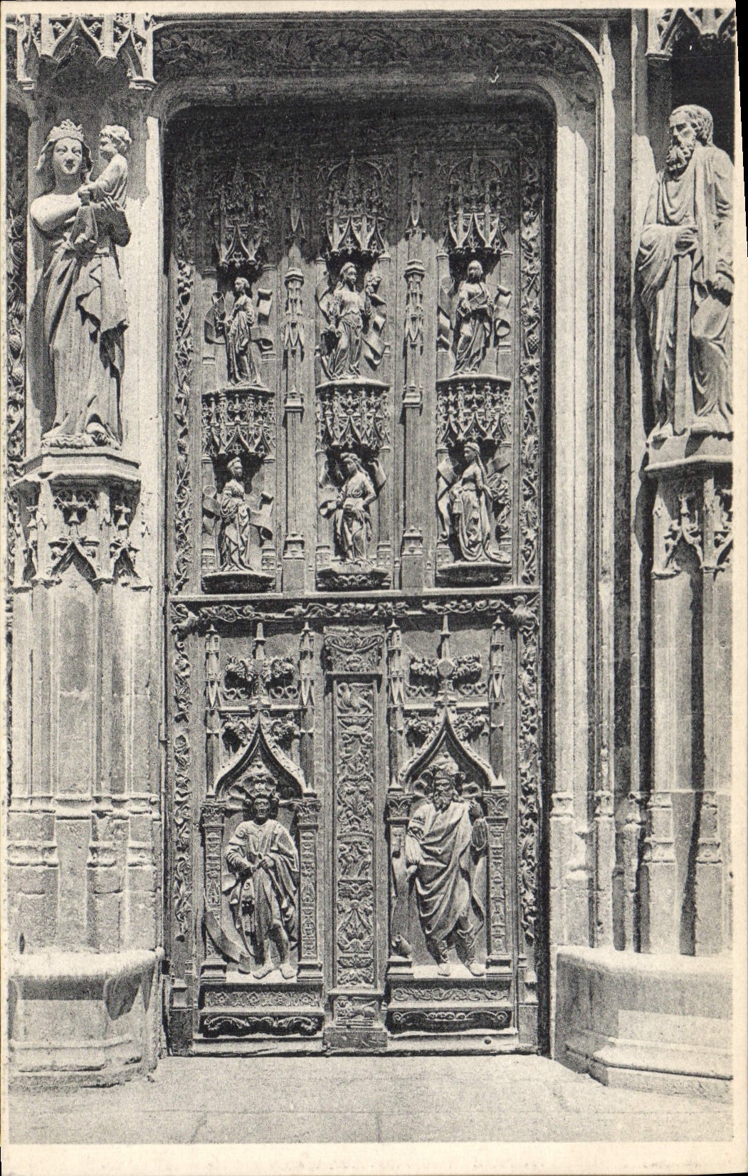 Aix-en-Provence — Porte de la Cathédrale — Détail des Sculptures — J. Gouillard Éditeur Aix
