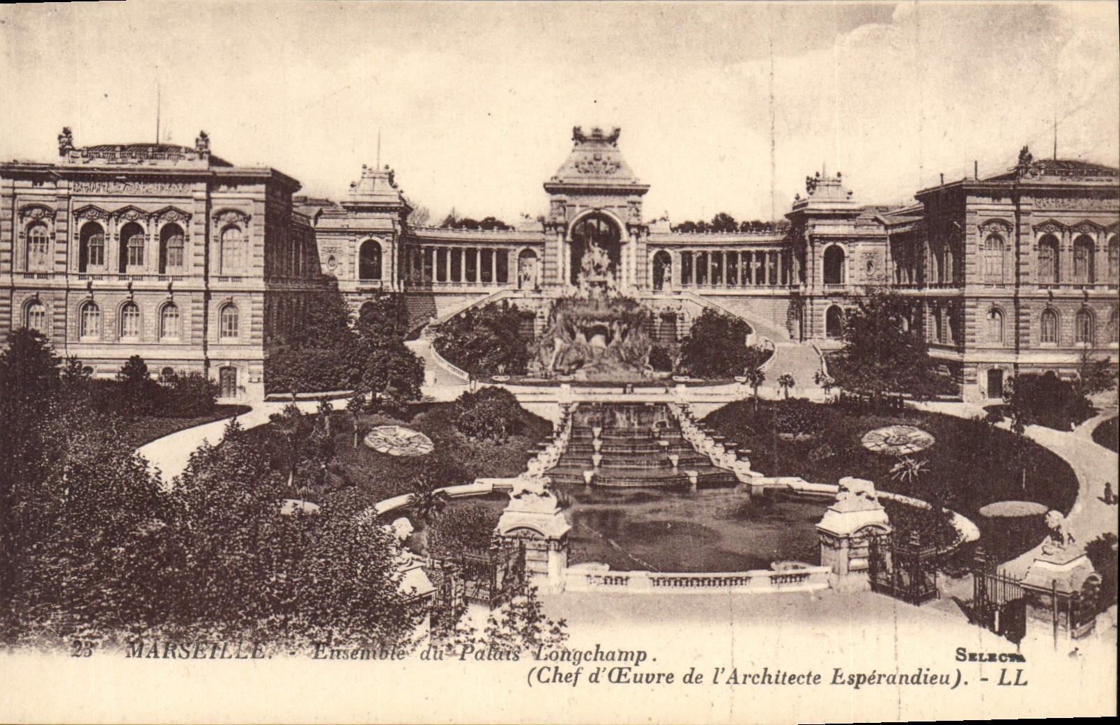 CPA Marseille Ensemble du palais Longchamp chef d'Ceuvre de l'Architecte Esperandieu 