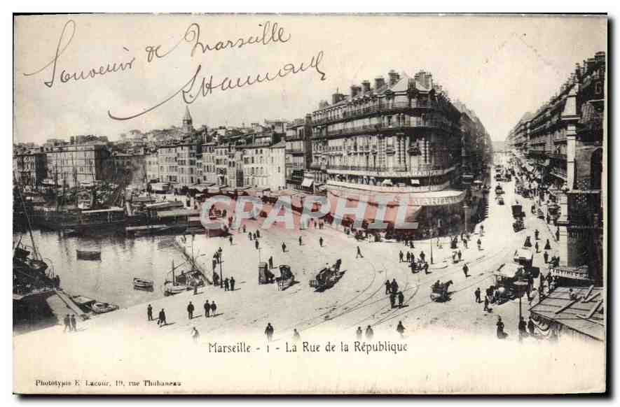 CPA Marseille la rue de la Republique Tramway Bateaux 