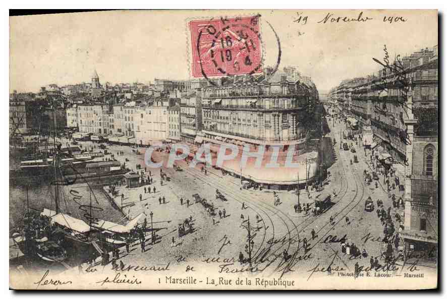 CPA Marseille la Rue de la Republique Bateaux Tramway
