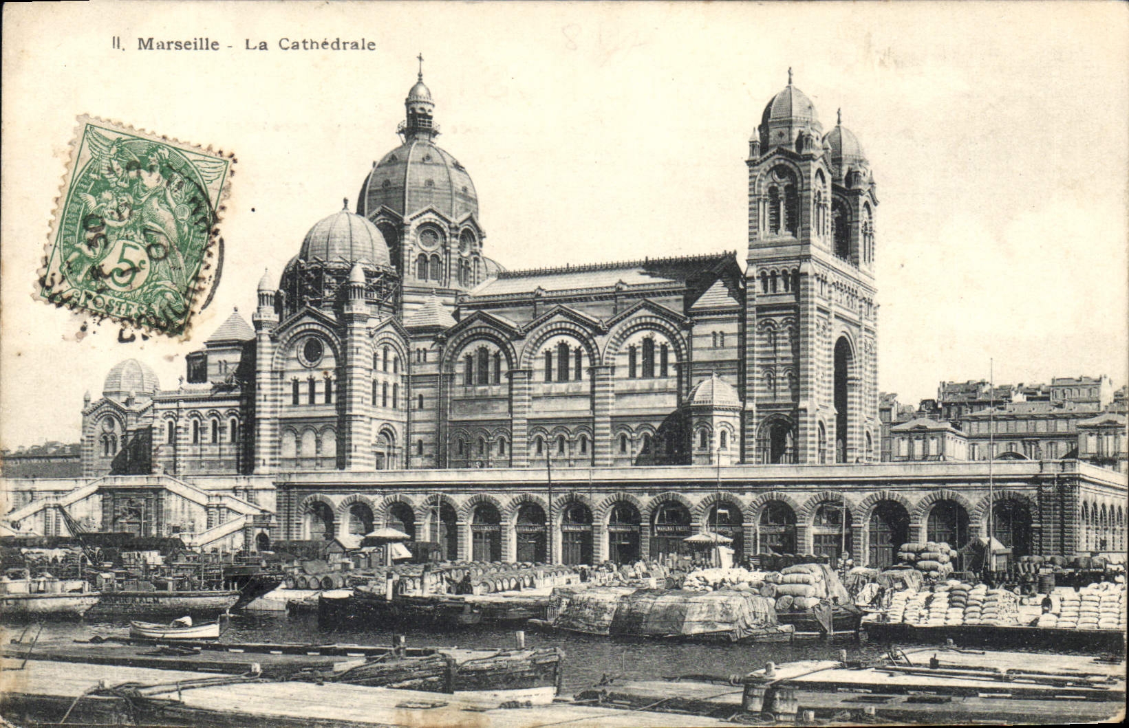 Marseille - Die Kathedrale — Blick vom Hafen mit Booten und Gütern — unbekannter Verlag, Serie-Nummer nicht lesbar