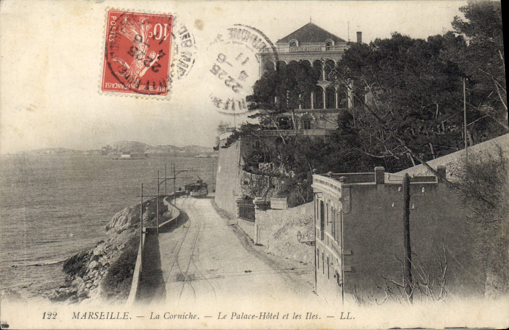 Marseille — La Corniche — Le Palace-Hôtel et les Îles — LL. — N° 122