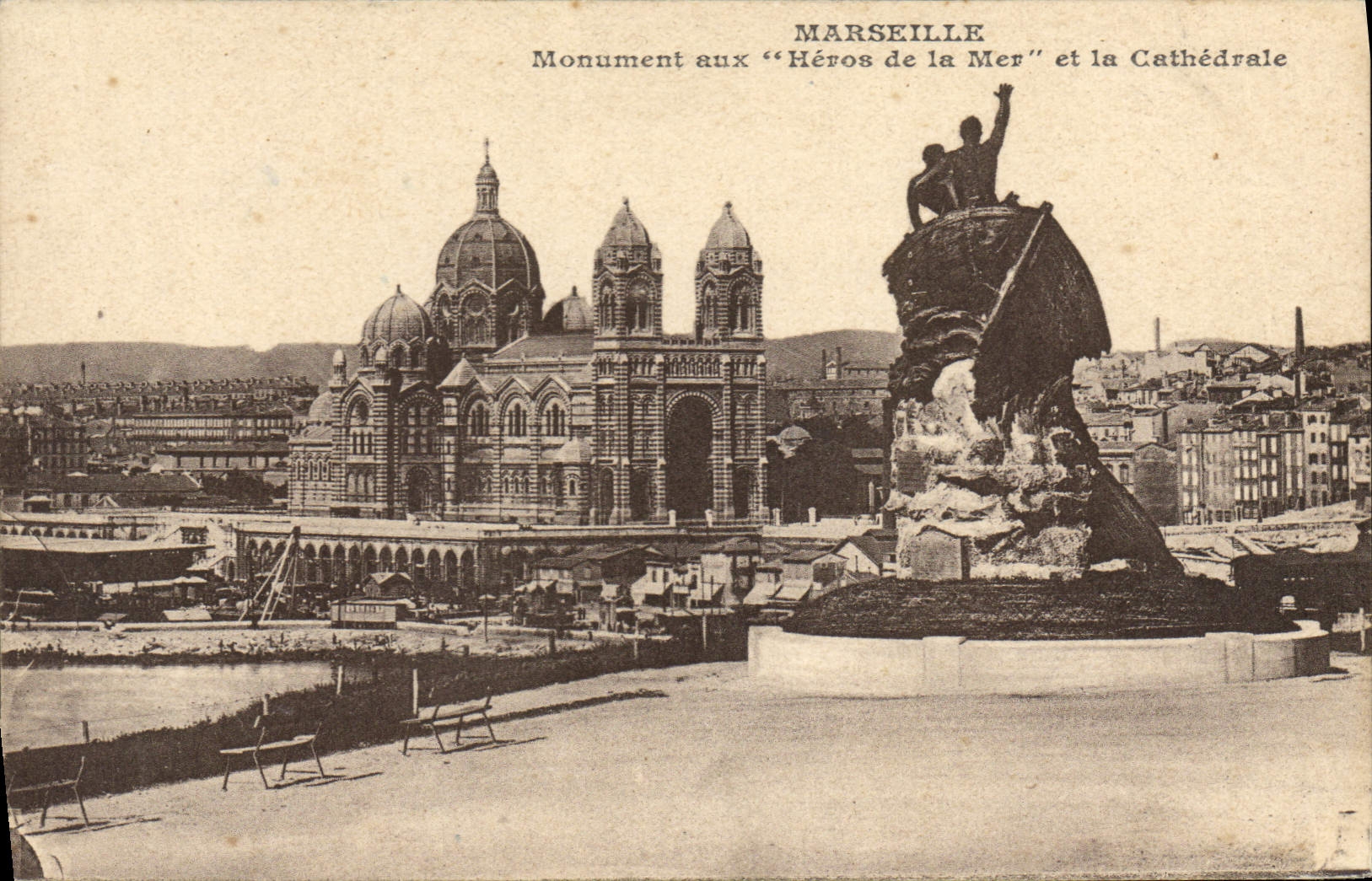 Marseille — Monument aux "Héros de la Mer" et la Cathédrale — éditeur non identifié