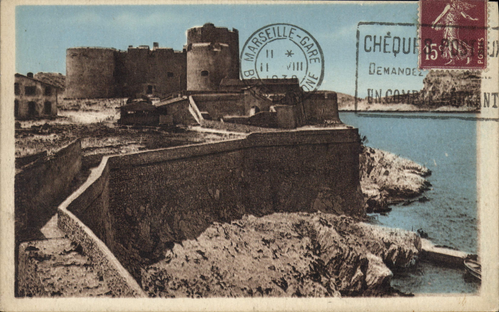 CPA Marseille le chateau d'If une vue generale du Donjon historique au loin les iles du Frioul 