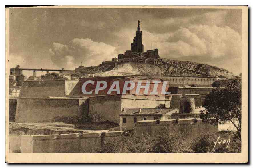 CPA Marseille Bouches du Rhone la Basilique N D de la Garde vue du Pharo 