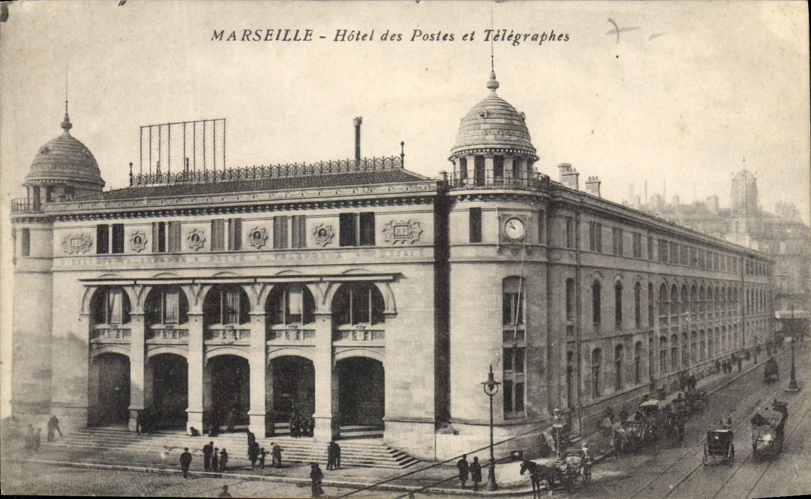 Marseille - Hôtel des Postes et Télégraphes — vue de l'édifice avec voitures à cheval et piétons