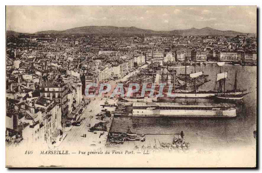 CPA Marseille vue generale du Vieux Port Bateaux
